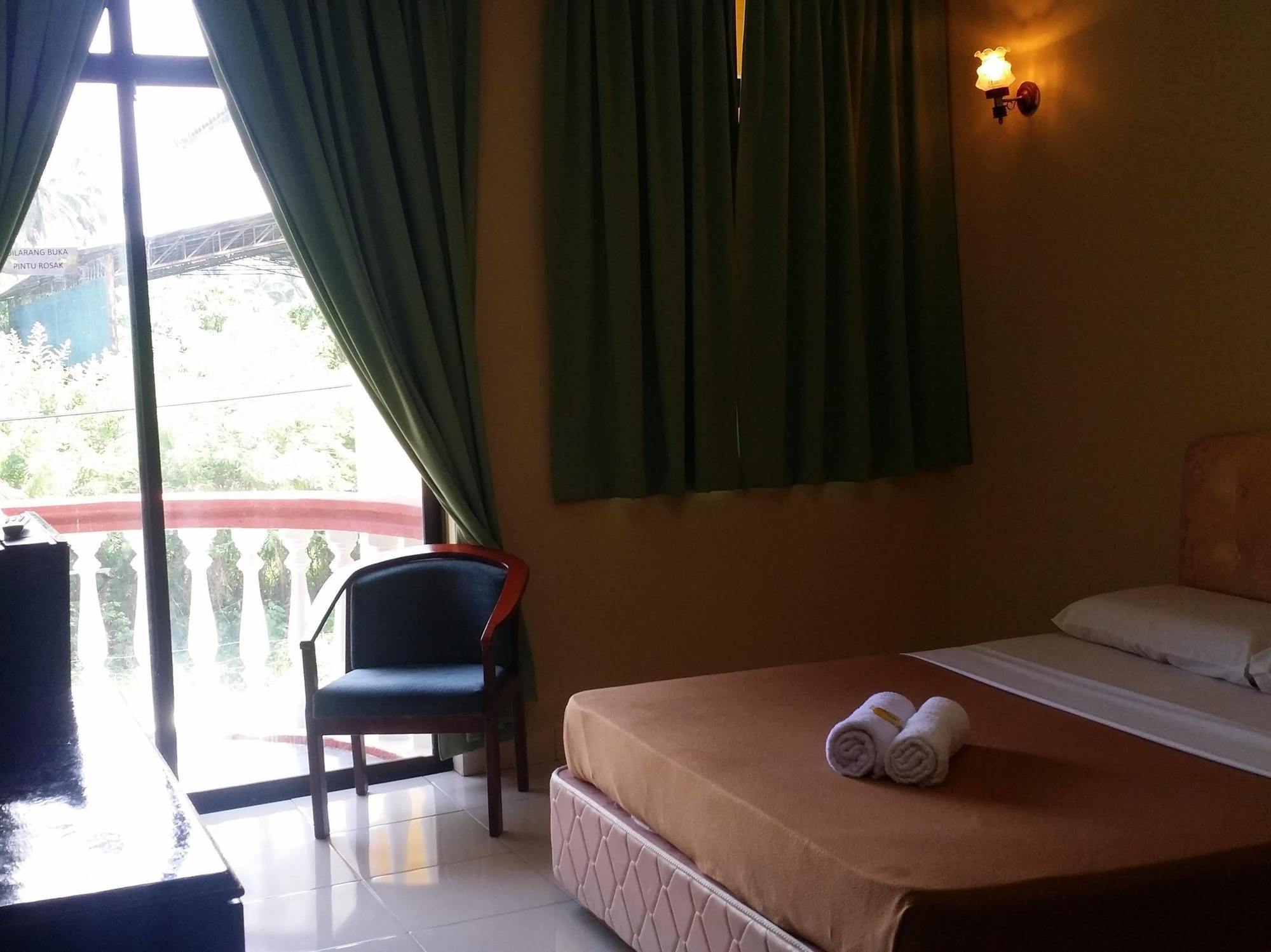 Hji Residensi Hotel Kuah Bagian luar foto