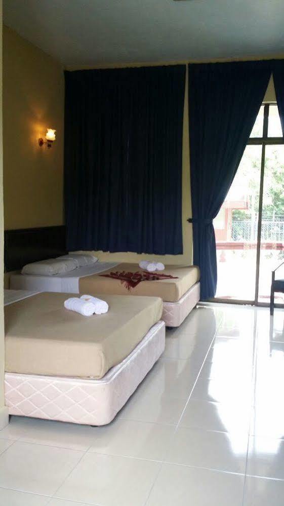 Hji Residensi Hotel Kuah Bagian luar foto